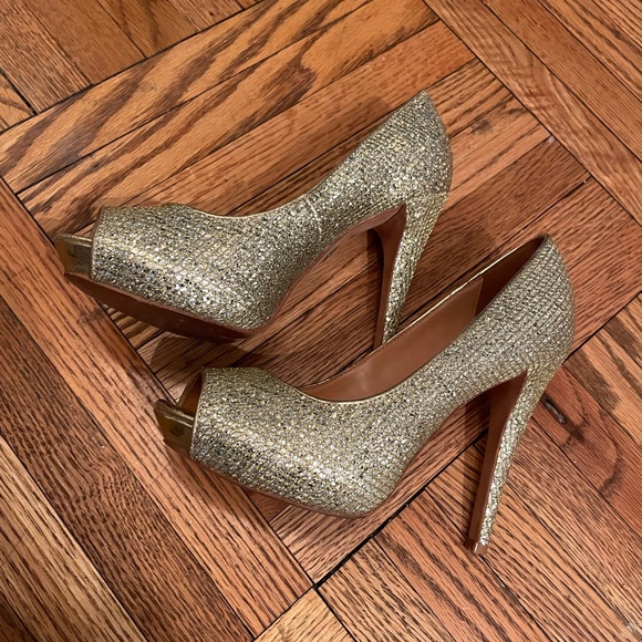 Gold, sparkly platform prep toe Badgley Mischka pumps, size 6.5 - Picture 3 of 5